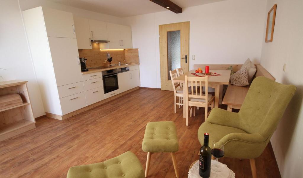 Kuchyň nebo kuchyňský kout v ubytování AlmDorf Tonnerhütte