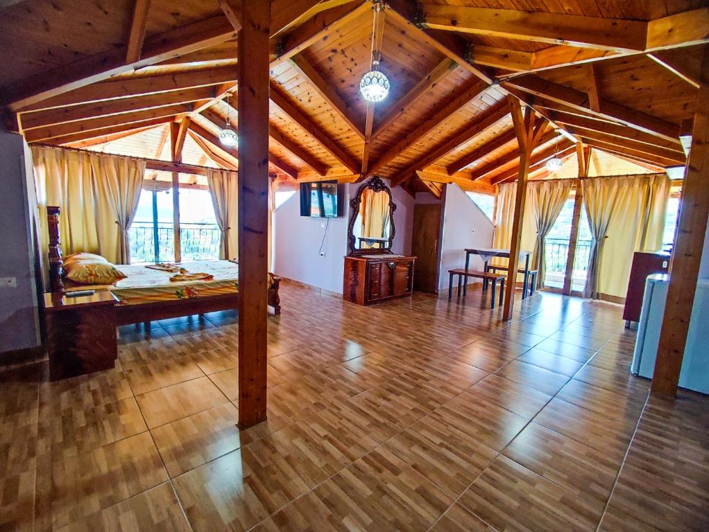 Lovely 1 - bedroom loft with free parking - Image 2