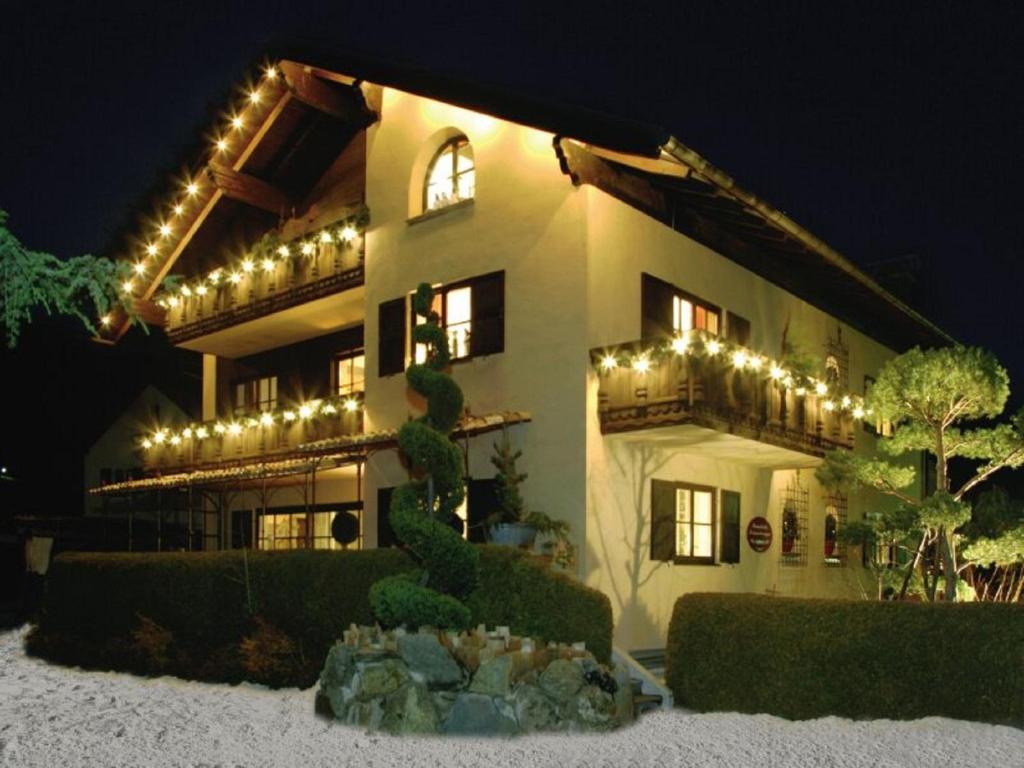 Galeriebild der Unterkunft Romantische 5-Sterne- Ferienwohnungen in Mittenwald