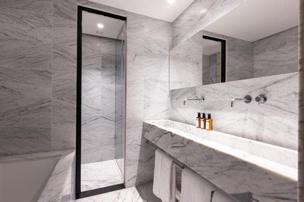 La Suite West - Hyde Park - Resim 24