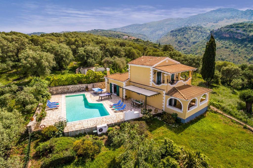 Pogled na bazen u objektu Villa Vingla by Villa Plus ili u blizini