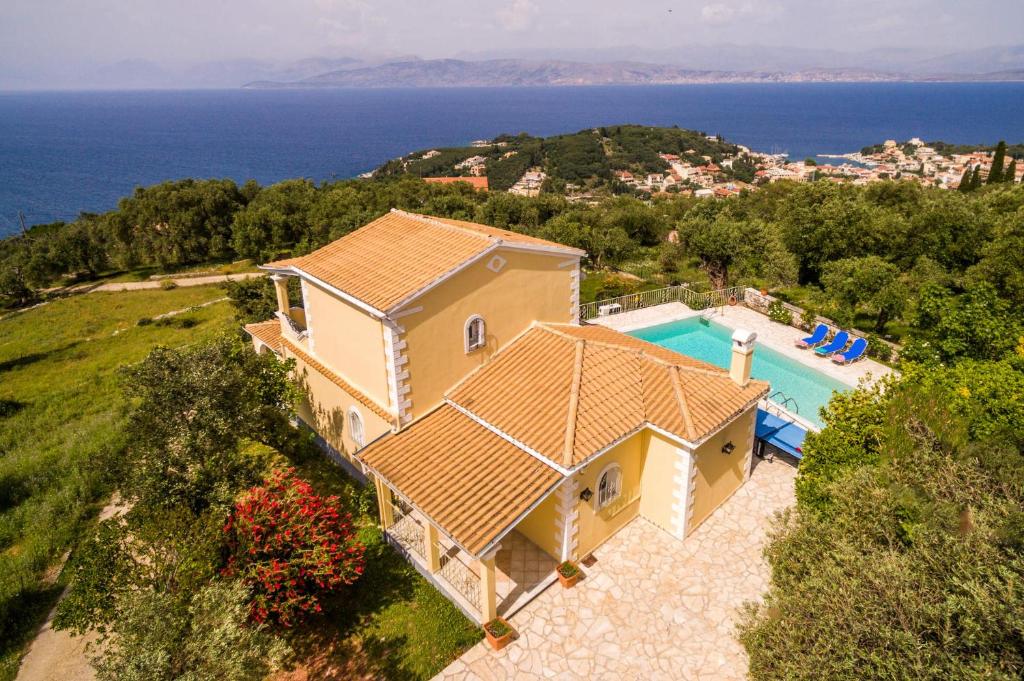 Bazén v ubytování Villa Vingla by Villa Plus nebo v jeho okolí