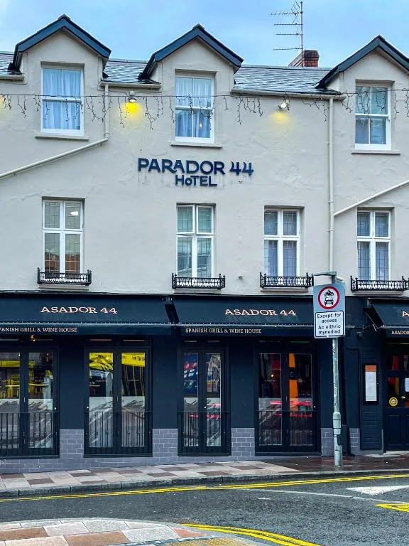 Parador 44