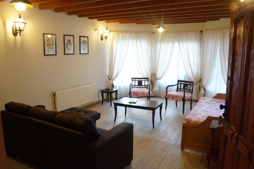 Cabañas del Teatro Frutillar - Three-Bedroom House (6 Adults)