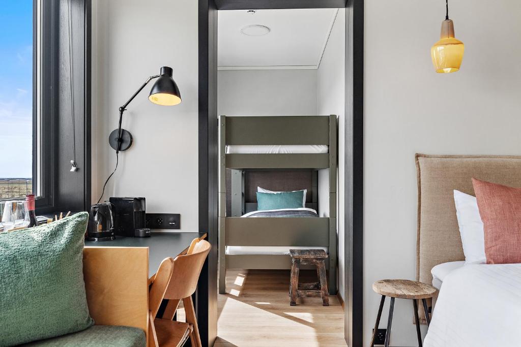 The Greenhouse Hotel - Family Room With Private Bathroom