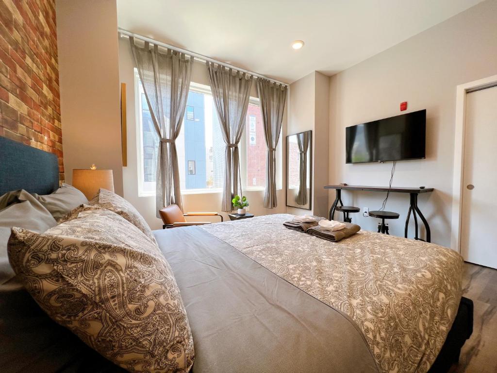 Stay at Luna on Ridge Ave - Deluxe Apartment