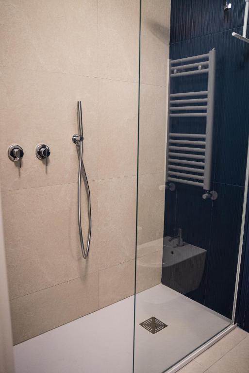 A bathroom at MATE' APARTMENTS - FREE WIFI & AIR CONDITIONAL - Molfetta, Puglia, Italy