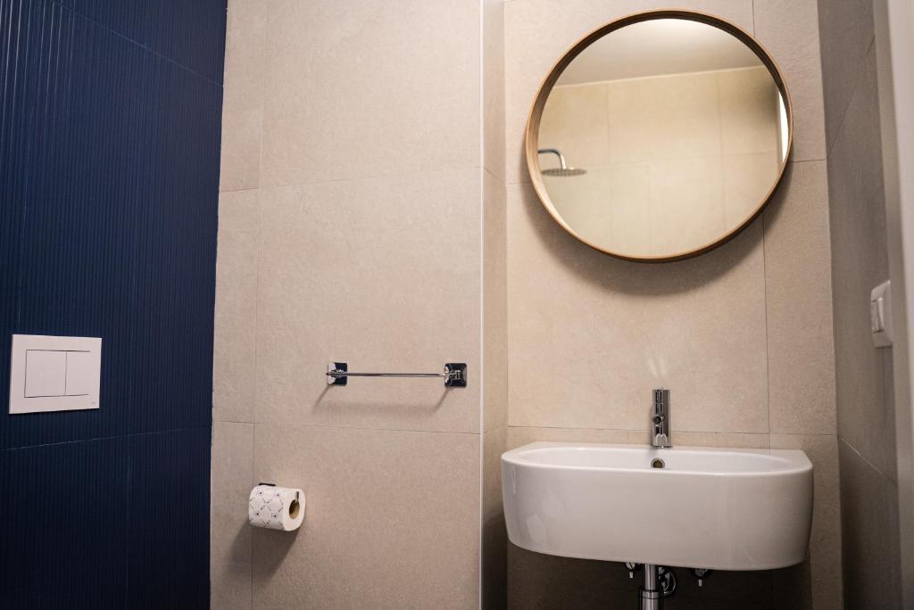 A bathroom at MATE' APARTMENTS - FREE WIFI & AIR CONDITIONAL - Molfetta, Puglia, Italy