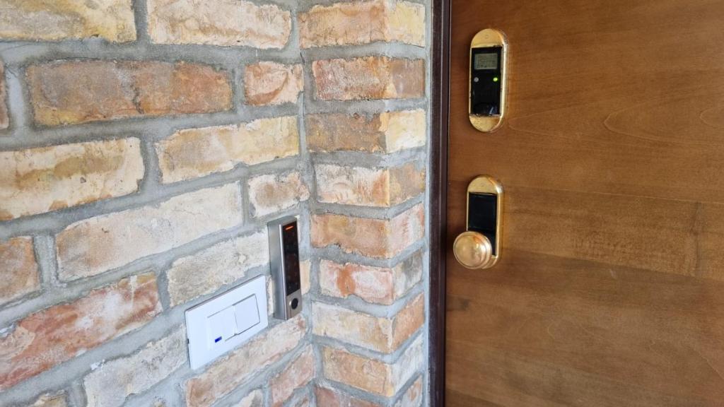 a brick wall next to a door with a stone wall at Casa Drema - Villa al mare con terrazza in Pescara
