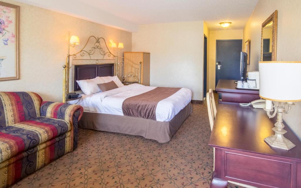 
Queen Room with Sofa Bed
