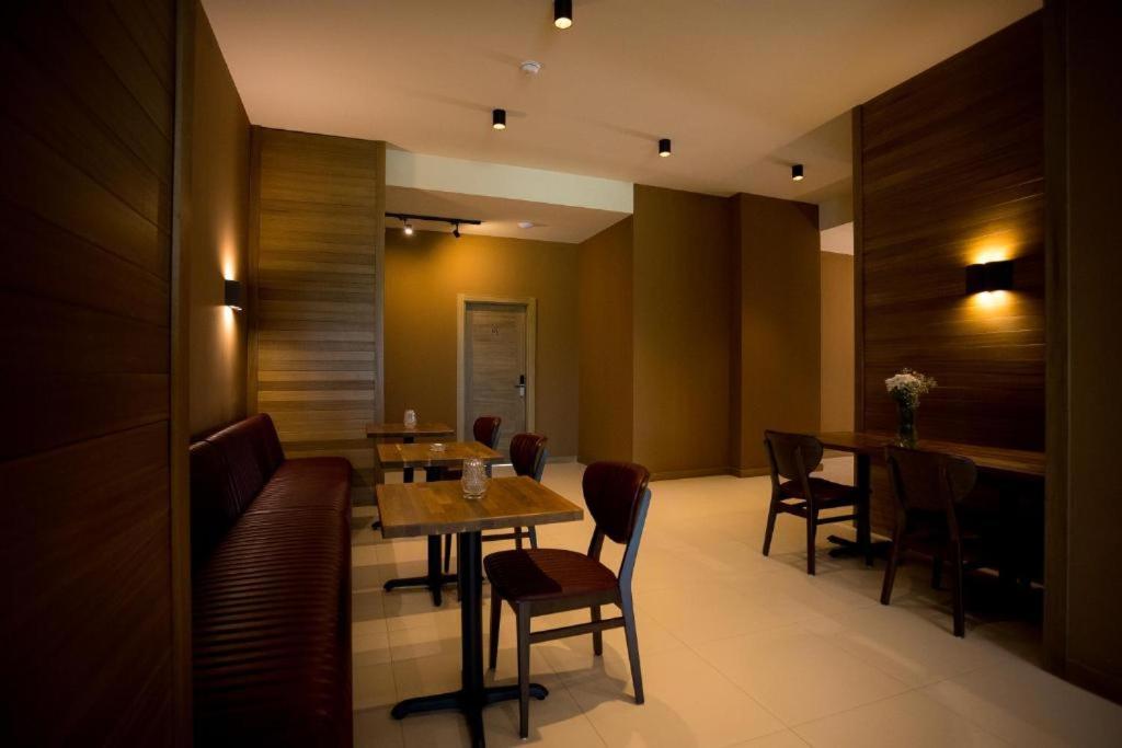 Sky Hotel - Image 9