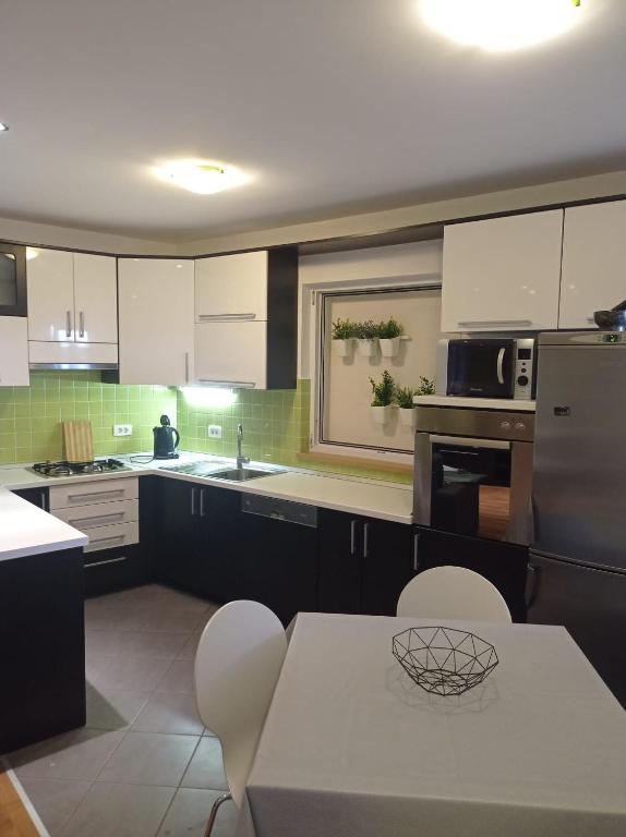 Kuchyňa alebo kuchynka v ubytovaní Apartment Petar - 20 meters from the Beach