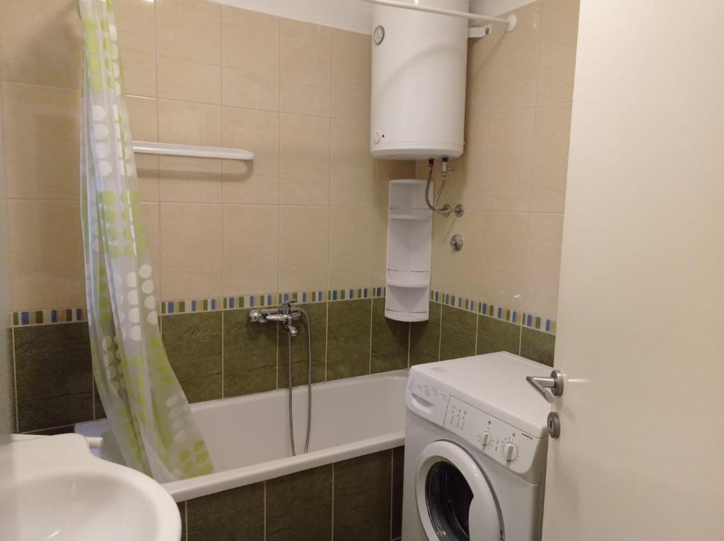Kúpeľňa v ubytovaní Apartment Petar - 20 meters from the Beach