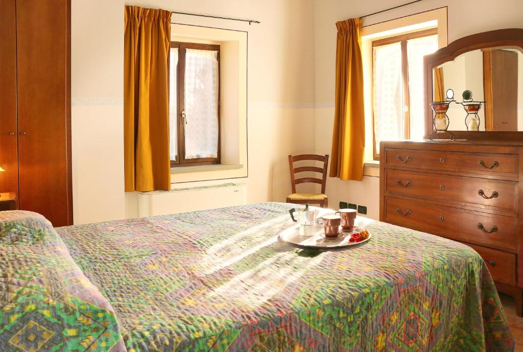 Spacious villa in Montecarotto with mountain view and pool - Housity