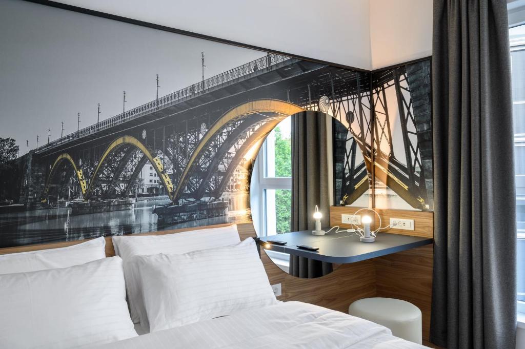 Postel nebo postele na pokoji v ubytování B&B Hotel Maribor