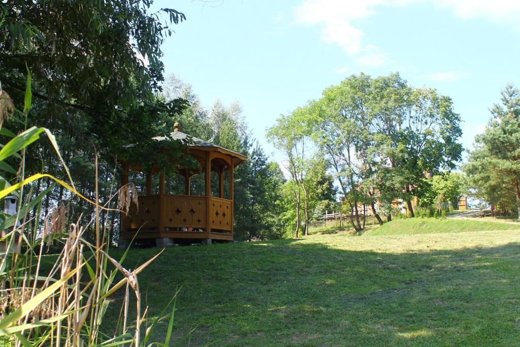 Vonkajšia záhrada v ubytovaní Bajkowe Mazury Domek Wakacyjny