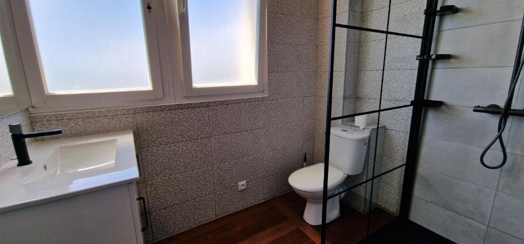 Zdjęcie z galerii obiektu Aerouant - Maison spacieuse pour 8 personnes sur 3 étages Idéal famille amis entreprises w mieście Brest