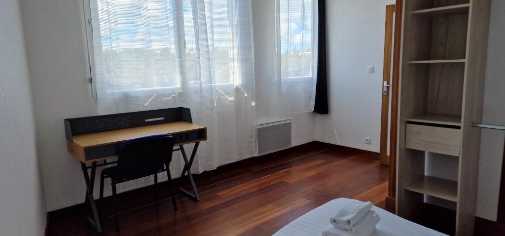 Zdjęcie z galerii obiektu Aerouant - Maison spacieuse pour 8 personnes sur 3 étages Idéal famille amis entreprises w mieście Brest