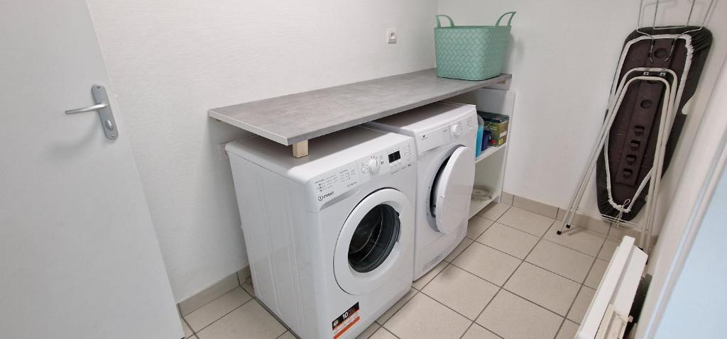 Zdjęcie z galerii obiektu Aerouant - Maison spacieuse pour 8 personnes sur 3 étages Idéal famille amis entreprises w mieście Brest