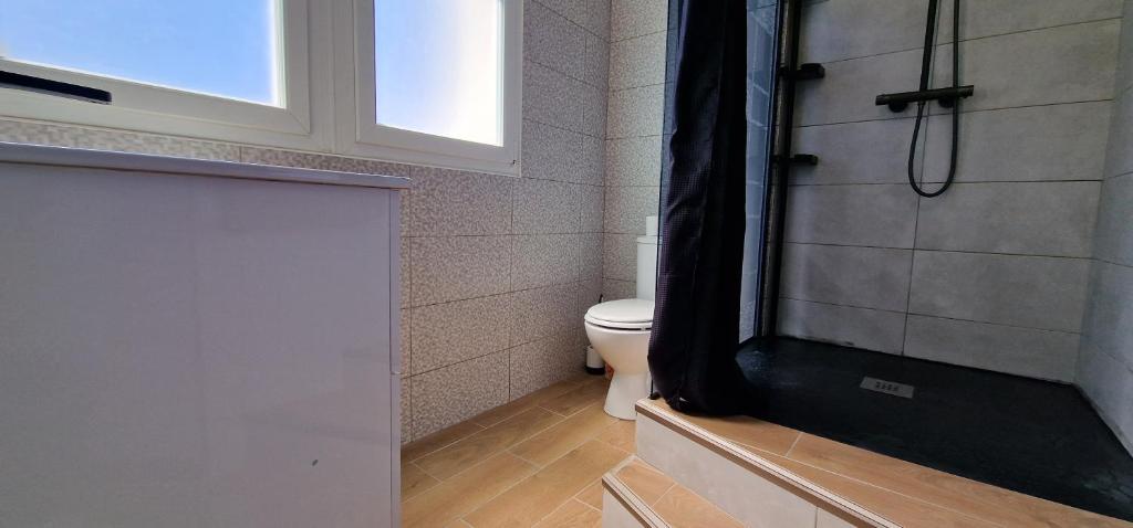 Zdjęcie z galerii obiektu Aerouant - Maison spacieuse pour 8 personnes sur 3 étages Idéal famille amis entreprises w mieście Brest