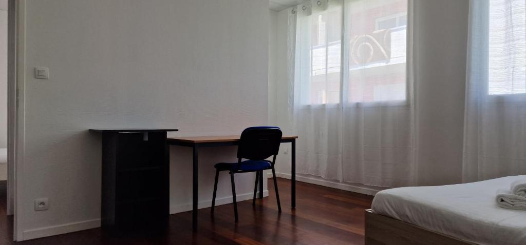 Zdjęcie z galerii obiektu Aerouant - Maison spacieuse pour 8 personnes sur 3 étages Idéal famille amis entreprises w mieście Brest