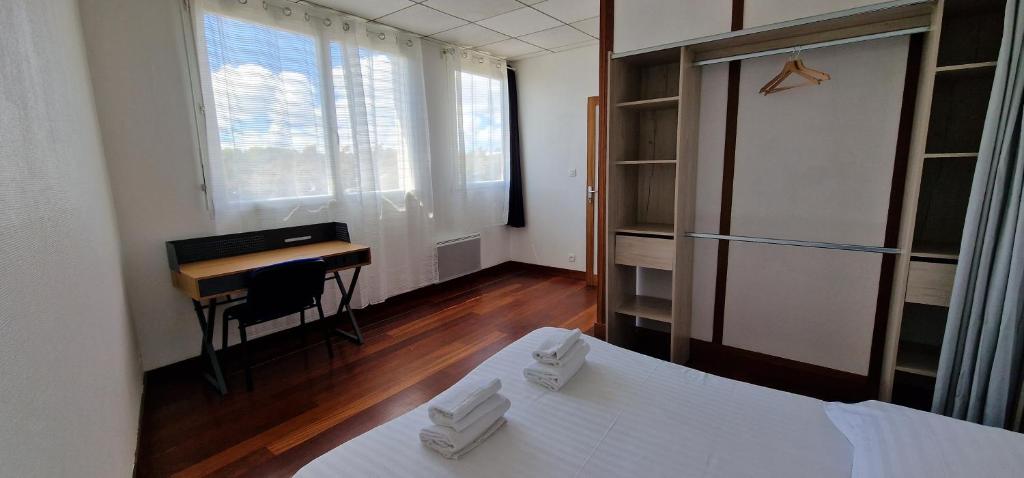 Zdjęcie z galerii obiektu Aerouant - Maison spacieuse pour 8 personnes sur 3 étages Idéal famille amis entreprises w mieście Brest