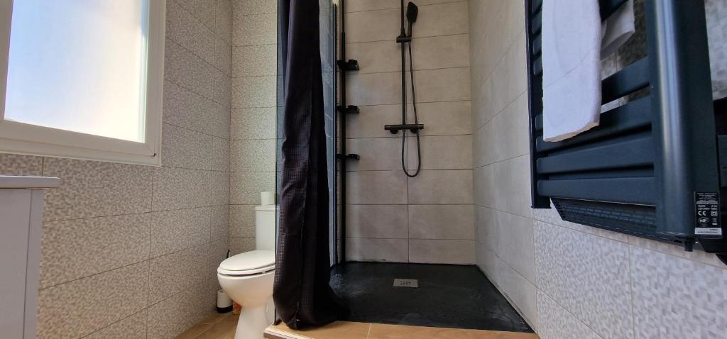 Zdjęcie z galerii obiektu Aerouant - Maison spacieuse pour 8 personnes sur 3 étages Idéal famille amis entreprises w mieście Brest