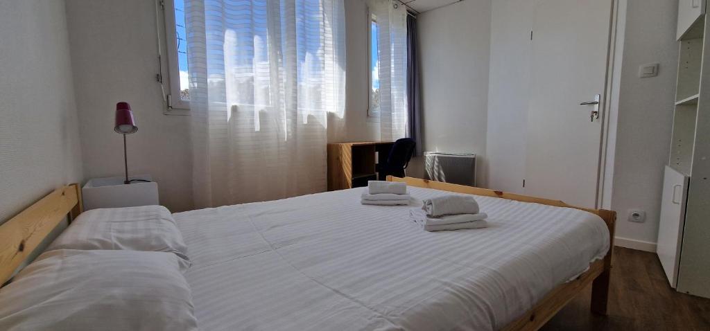 Zdjęcie z galerii obiektu Aerouant - Maison spacieuse pour 8 personnes sur 3 étages Idéal famille amis entreprises w mieście Brest