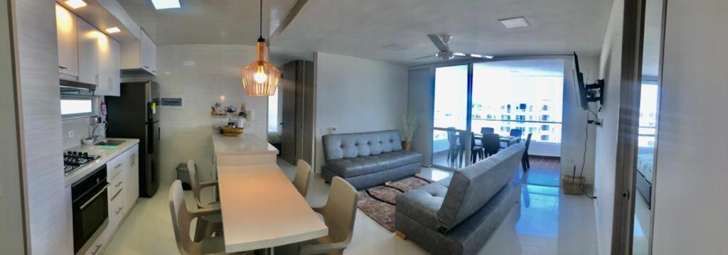a kitchen and living room with a couch and a table at Apartamento en Ricaurte Peñazul la Morada in Ricaurte