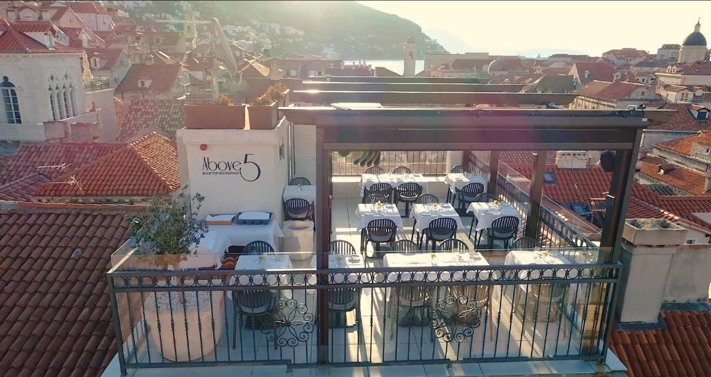 Nespecifikovaný výhled na hory nebo výhled na hory při pohledu z hotelu