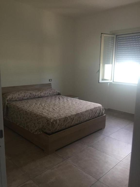 A bed or beds in a room at Appartamento dei nonni di Gio e Cry