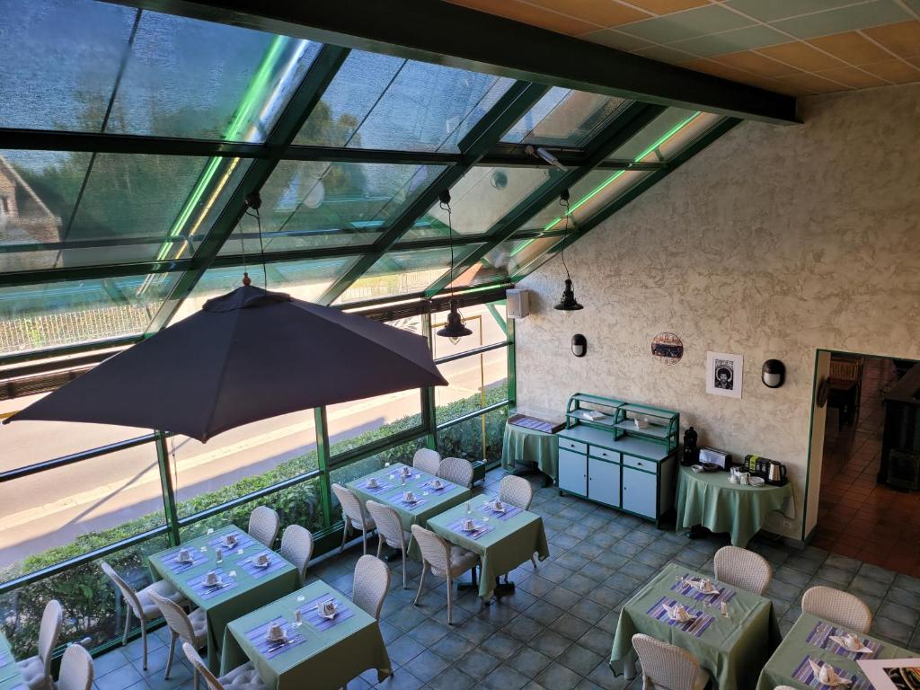 Reštaurácia alebo iné gastronomické zariadenie v ubytovaní L'AUBERGE DE L'OLIVE