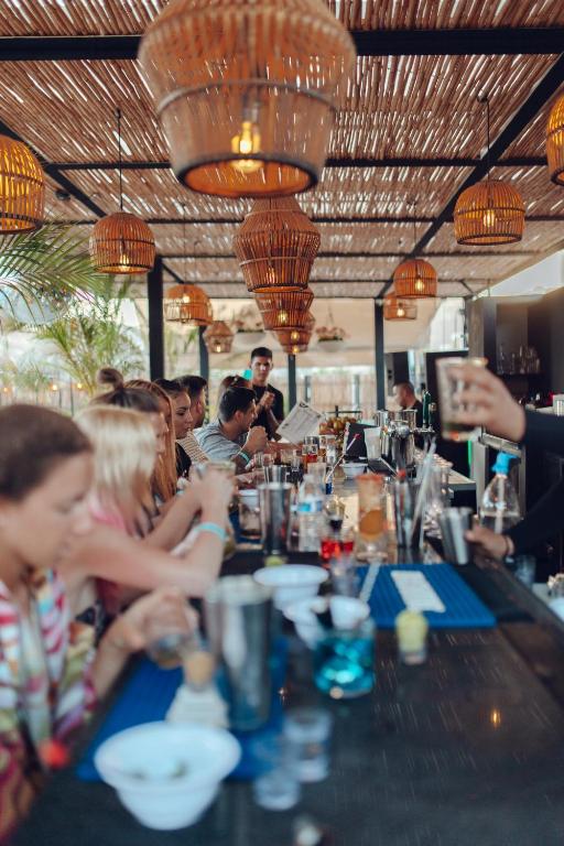 Гости Mayan Monkey Los Cabos - Social Hotel