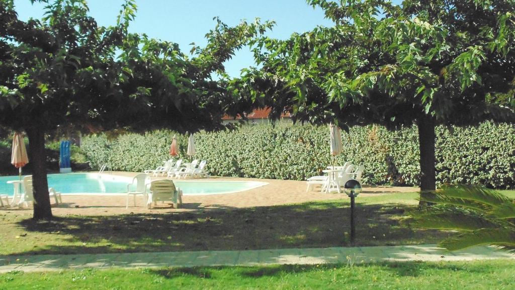 The swimming pool at or close to Hotel Isola Rossa