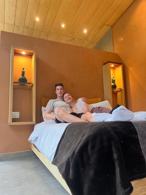 Postel nebo postele na pokoji v ubytování Saguamby Mindo Lodge