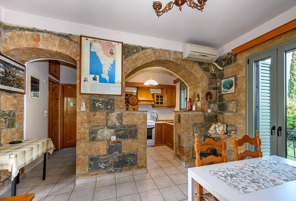 Kuchyňa alebo kuchynka v ubytovaní Mary stone house