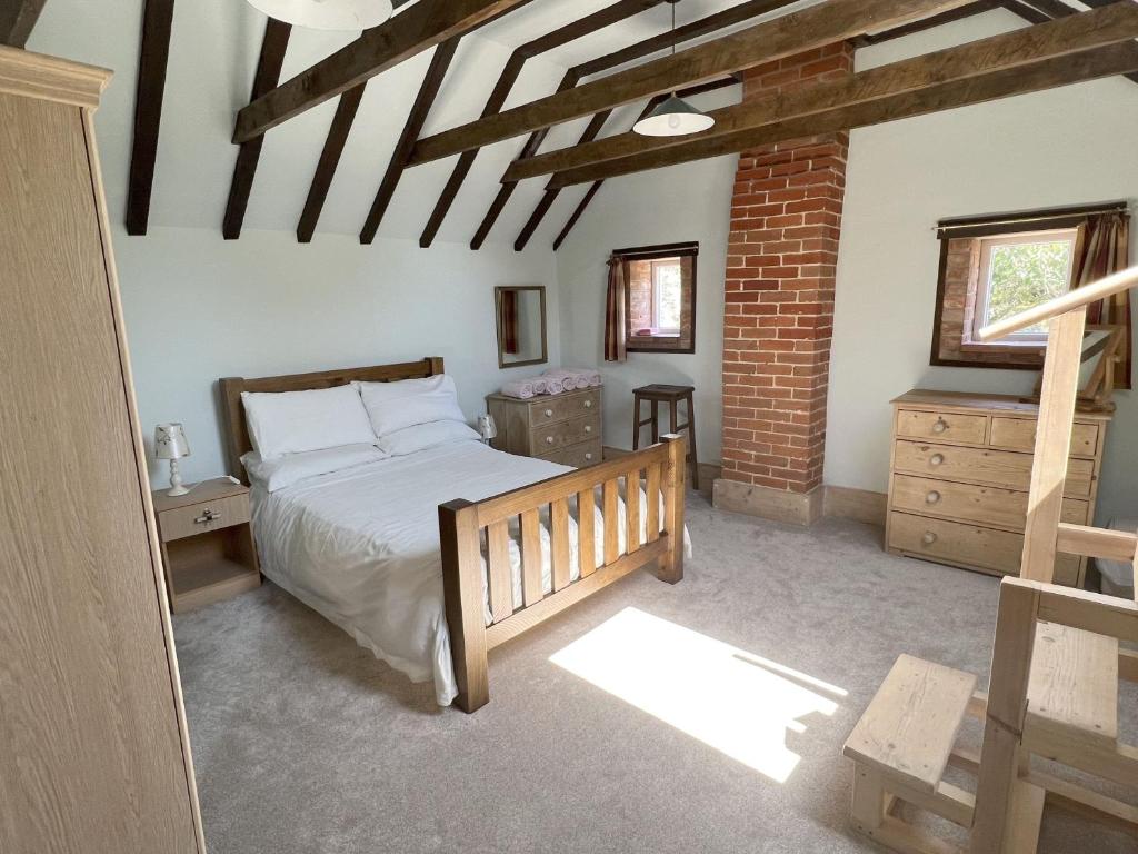 2 bed flint cottage in Norfolk - walking distance to Trimingham each