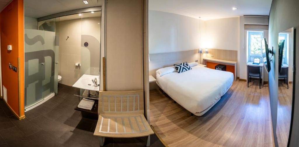 Postel nebo postele na pokoji v ubytování Hotel Restaurante Cadosa