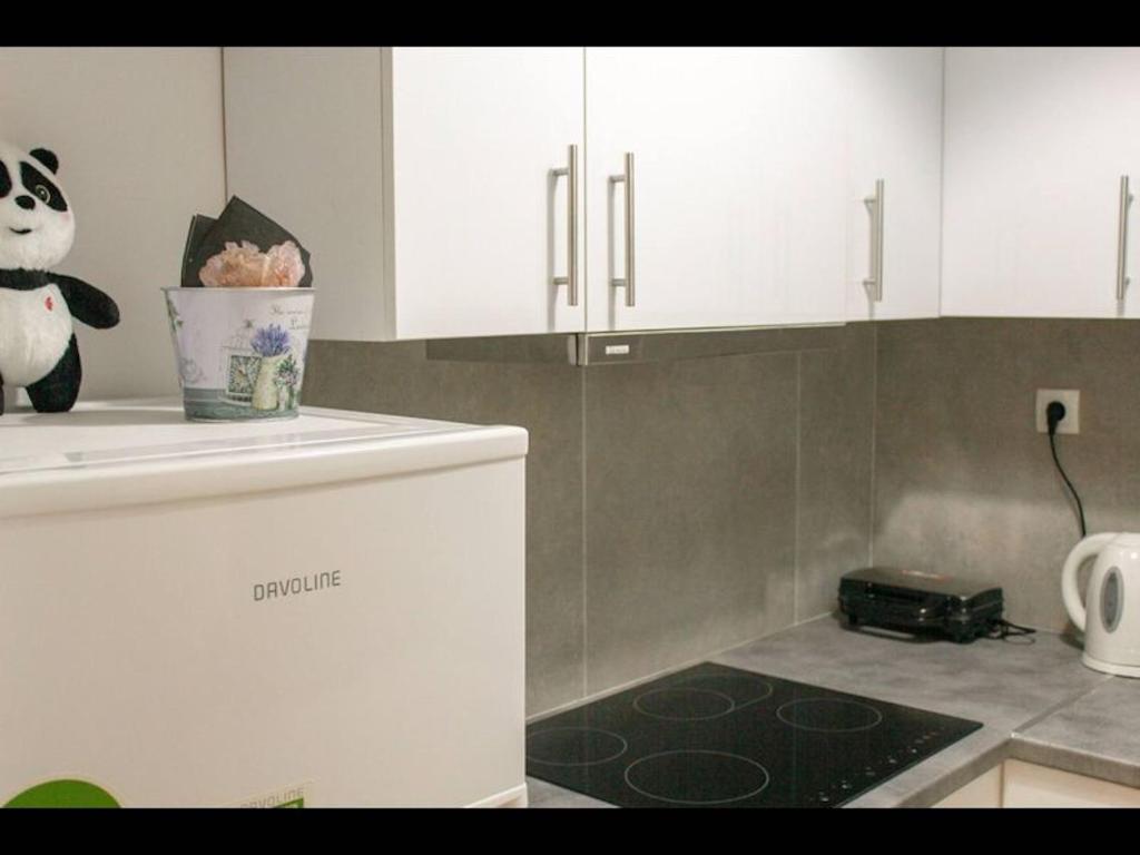 Zdjęcie z galerii obiektu Outstanding One Bedroom Flisvos Apartment w Atenach