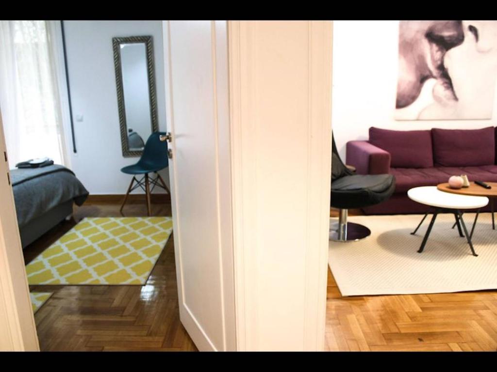 Zdjęcie z galerii obiektu Outstanding One Bedroom Flisvos Apartment w Atenach