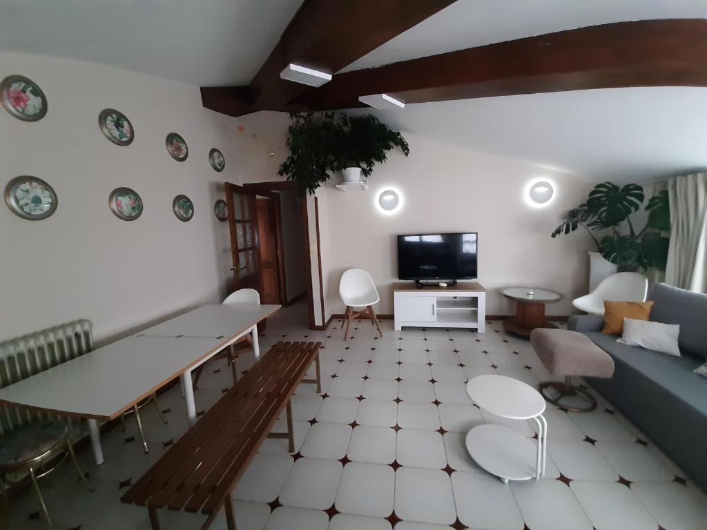 TV a/nebo společenská místnost v ubytování Villa Isabel 2 Llaves