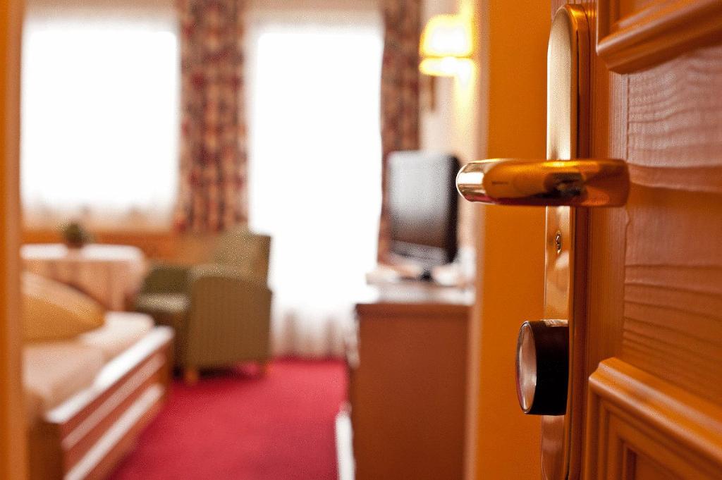 Postel nebo postele na pokoji v ubytování Hotel Eschenhof & Apartments