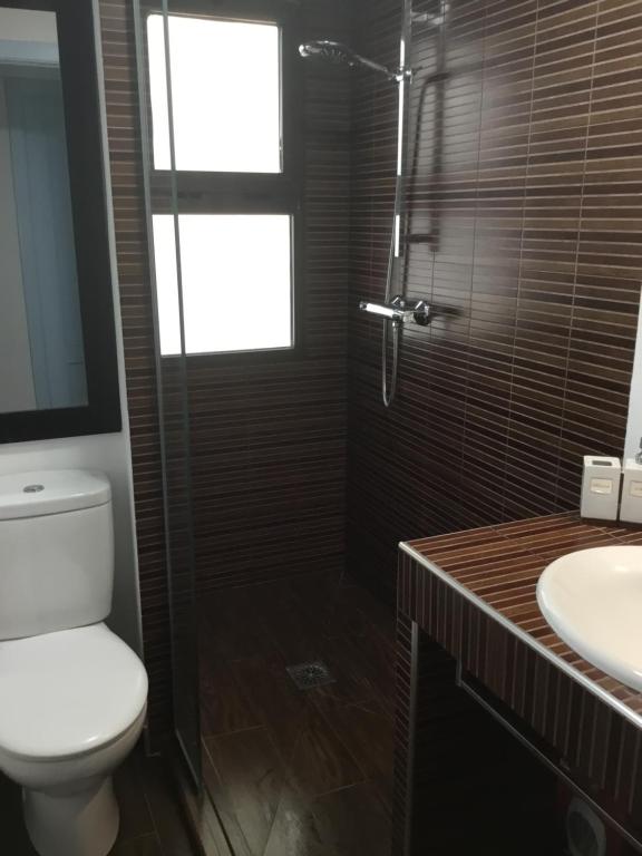 Kúpeľňa v ubytovaní VIVIENDA TURISTICA PLAYA PUNTAMAR PUNTA UMBRIA