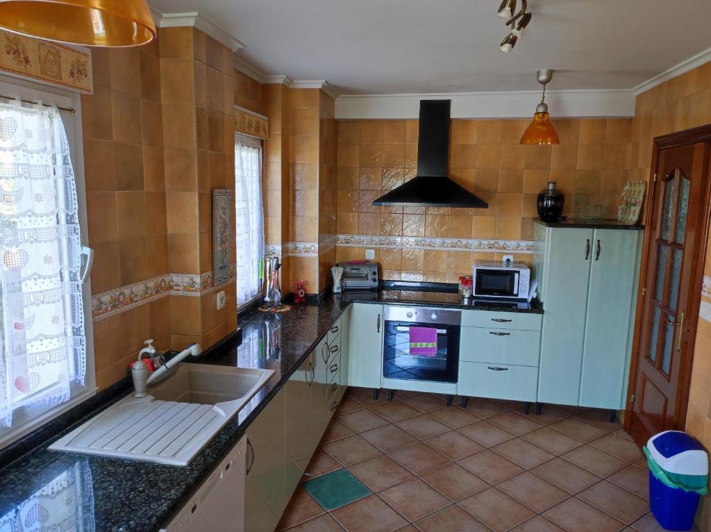 A kitchen or kitchenette at La Cariñosa