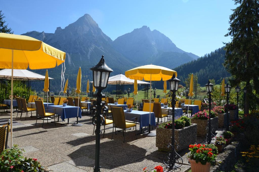 Nespecifikovaný výhled na hory nebo výhled na hory při pohledu z hotelu