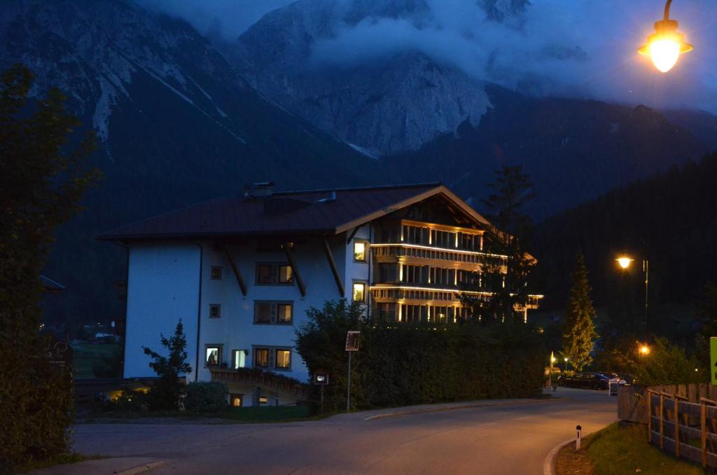 Nespecifikovaný výhled na hory nebo výhled na hory při pohledu z hotelu