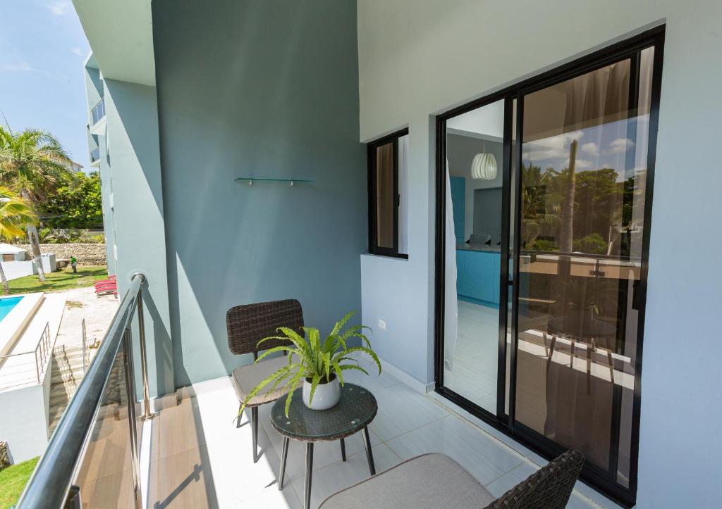 Bazén v ubytování Skylight Suites Hotel nebo v jeho okolí