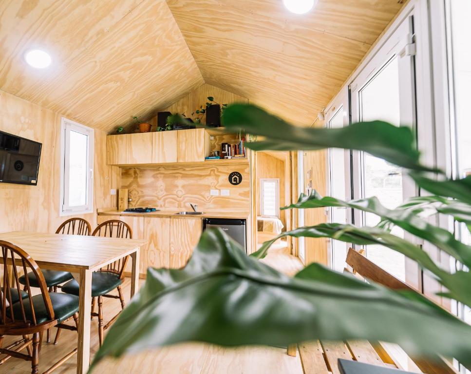 a dining room and kitchen in a tiny house at Loyca Eco-Tiny House in Balneario El Condor