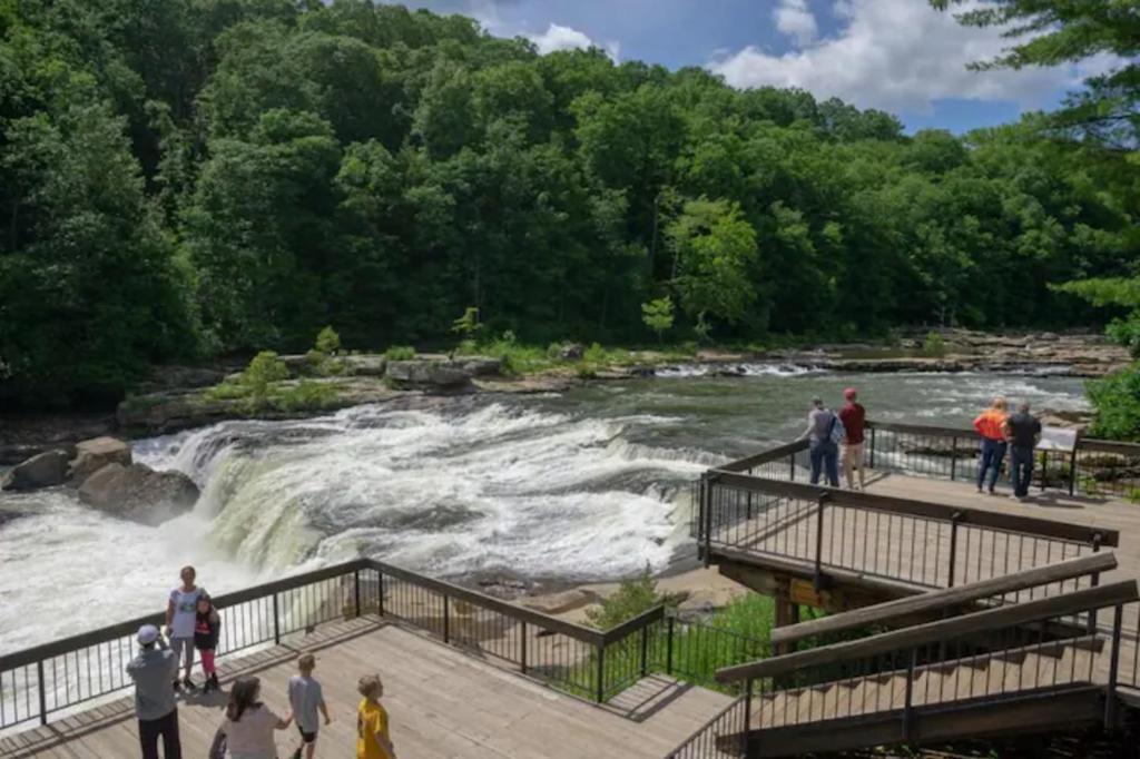 Pool Table & Hot tub - closest place to the GAP trail in Ohiopyle photo