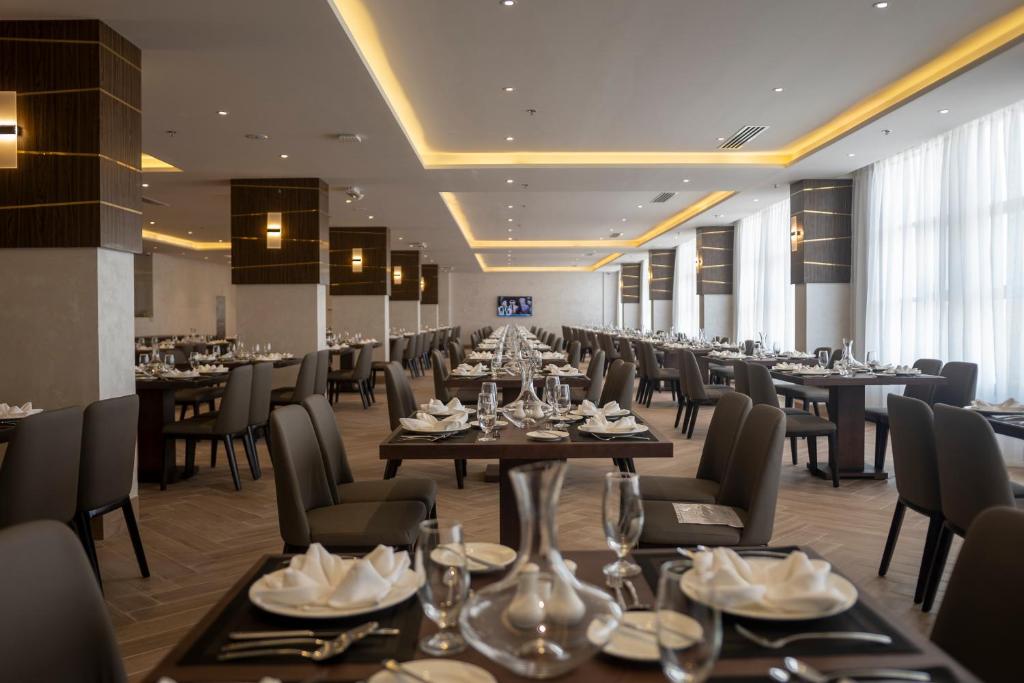 Restaurace v ubytování The Plaza Hotel & Resort